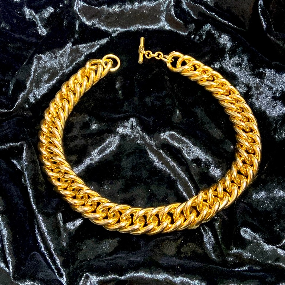 Chunky gold tone necklace